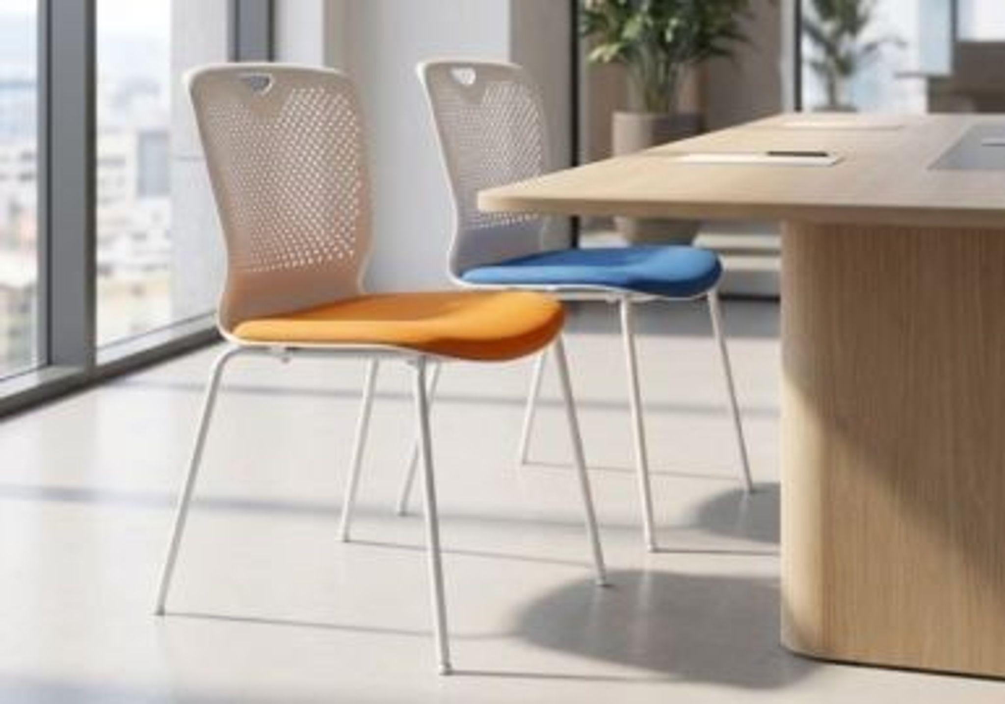 ROZŠIŘUJEME: Konferenční židle OPEN s bílou konstrukcí