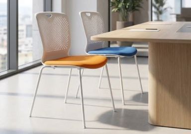 ROZŠÍRUJEME: Konferenčná stolička OPEN s bielou konštrukciou