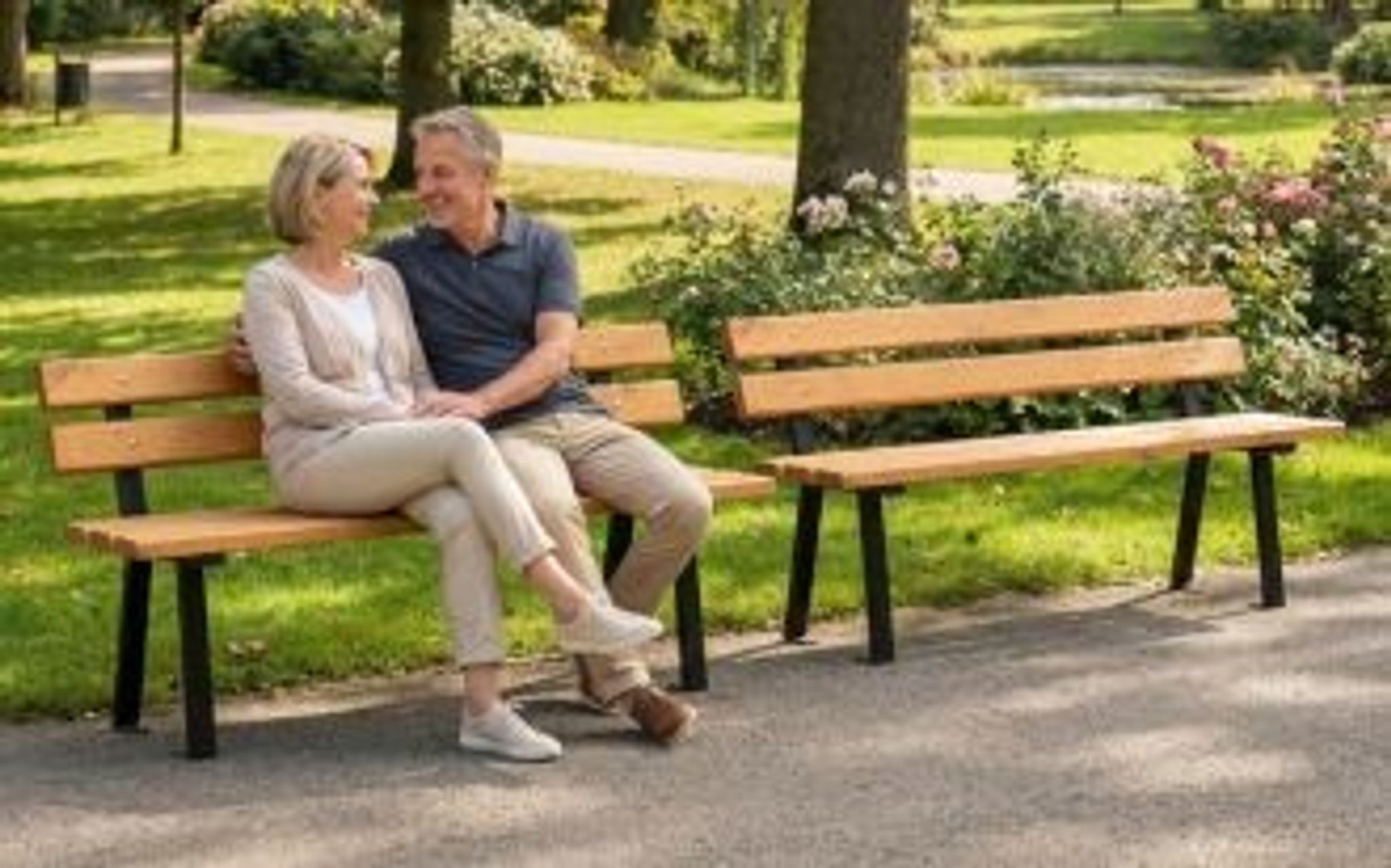 NÁŠ TIP: Venkovní lavičky v akci 1+1 zdarma