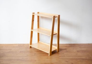 Materiál polic regálů