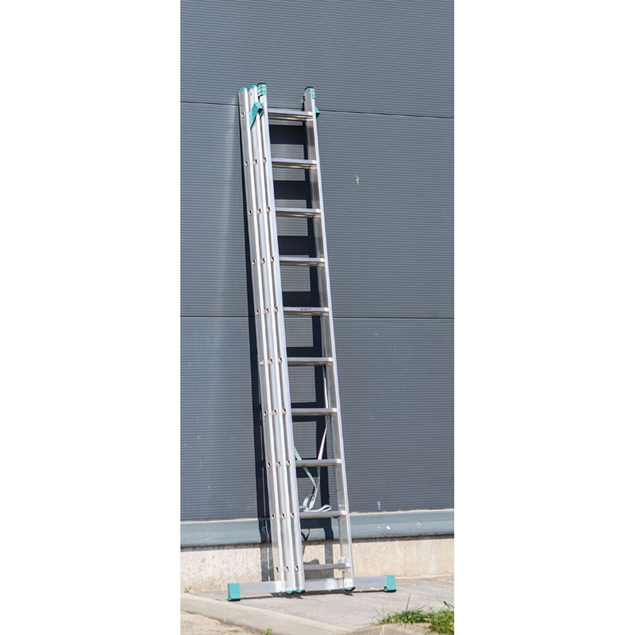 Alu Mehrzweckleiter, ALVE EUROSTYL mit Anpassung für die Treppen, dreiteilig, 3x10 Sprosen, Länge 6,26 m Alu Mehrzweckleiter, ALVE EUROSTYL mit Anpassung für die Treppen, dreiteilig, 3x10 Sprosen, Länge 6,26 m