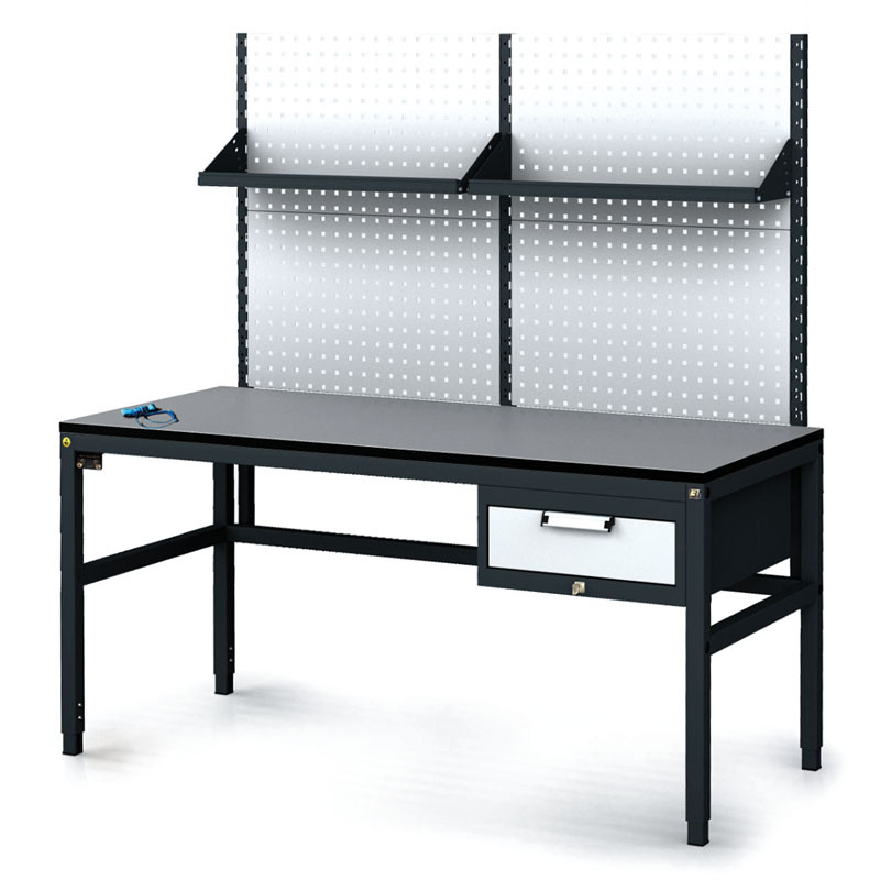 Fotografia produktu: Antistatický dielenský ESD stôl s perfopanelom a policami, 1 zásuvkový box na náradie, 1600x800x745-985 mm