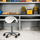 Arbeitshocker ENIE, Stattelform, weiche Räder, weiß