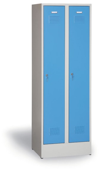 Plechová šatníková skrinka ECONOMIC na sokli, 2 oddiely, modré dvere, cylindrický zámok