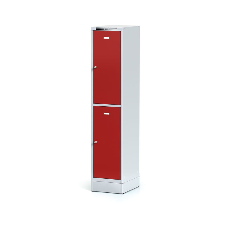 Šatní skříňka na soklu s úložnými boxy, 2 boxy, červené dveře, cylindrický zámek