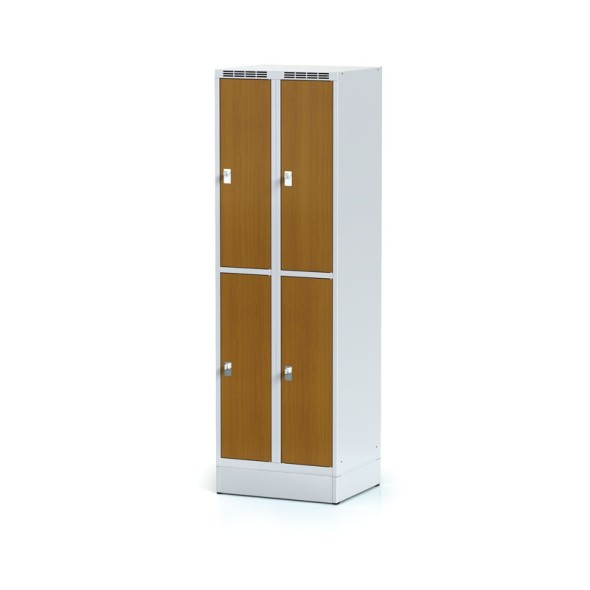 Šatní skříňka na soklu s úložnými boxy, 4 boxy 300 mm, laminované dveře třešeň, cylindrický zámek