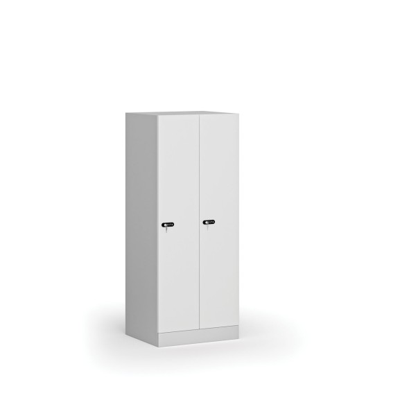 Šatníková skrinka znížená, 2 oddiely, 1500 x 600 x 500 mm, mechanický kódový zámok, laminované dvere, biela