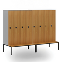 Dřevěná šatní skříňka S4 s lavičkou, 4 oddíly, 1871 x 1200 x 500/800 mm, demont, RFID zámek, šedá/červená