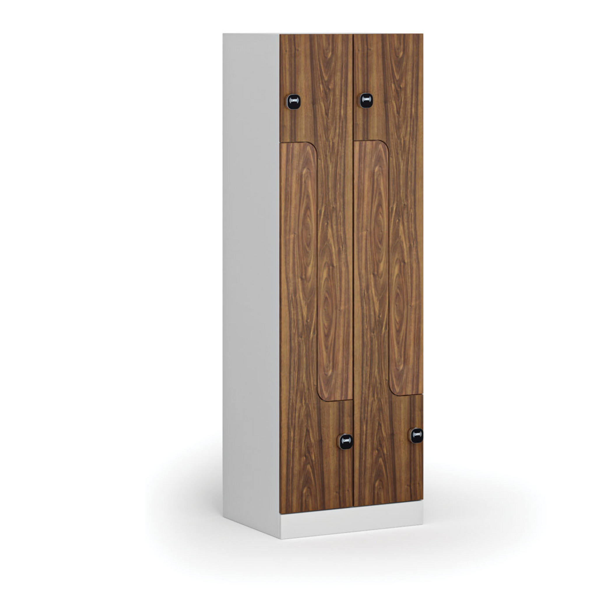 Kovová šatní skříňka S1 Z, 4 oddíly, 1850 x 600 x 500 mm, RFID zámek, laminované dveře, ořech