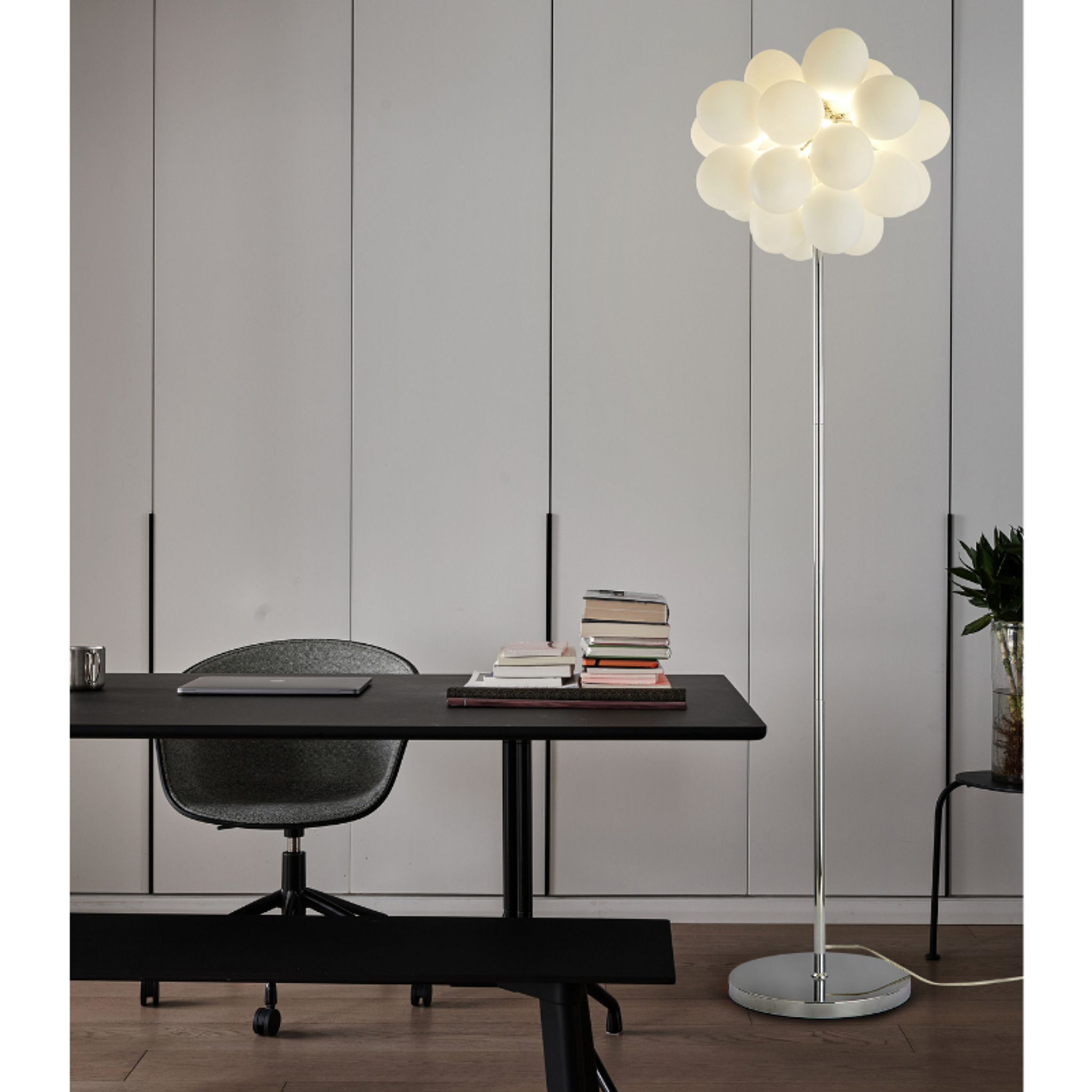 Lampa podłogowa BALOON WHITE, chrom + białe szkło