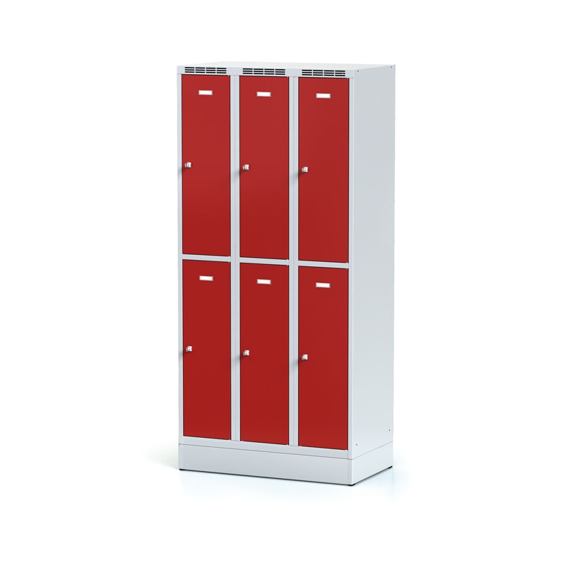 Kovová šatňová skrinka na sokli s úložnými boxami, 6 boxov, červené dvere, otočný zámok