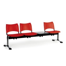 Kunststoff-Wartezimmerbank, Traversenbank VISIO, 3-sitzer + Tisch, rot, verchromte Füße
