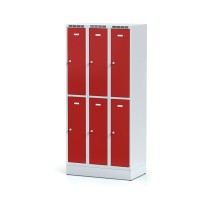 Metallspind auf Sockel mit Aufbewahrungsboxen, 6 Boxen, rote Tür, Drehriegelschloss