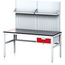 Nastavitelný dílenský stůl MECHANIC II s perfopanelem a policemi, 1 zásuvkový box na nářadí, 1600x700x745-985 mm, šedá/červená