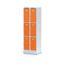 Plechová šatní skříňka na soklu s úložnými boxy, 6 boxů, oranžové dveře, otočný zámek