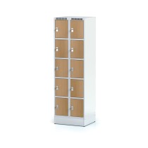 Šatníková skrinka na sokli s úložnými boxami, 10 boxov 300 mm, laminované dvere buk, cylindrický zámok