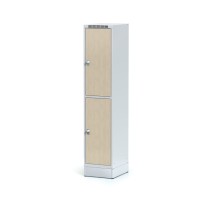 Šatníková skrinka na sokli s úložnými boxami, 2 boxy 400 mm, laminované dvere breza, cylindrický zámok
