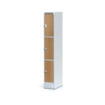 Šatníková skrinka na sokli s úložnými boxami, 3 boxy 300 mm, laminované dvere buk, cylindrický zámok