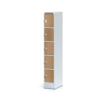 Šatníková skrinka na sokli s úložnými boxami, 5 boxov 300 mm, laminované dvere buk, otočný zámok