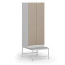 Metallspind mit Sitzbank, 2 Abteile, 1875 x 600 x 500/800 mm, Zylinderschloss, beige Tür
