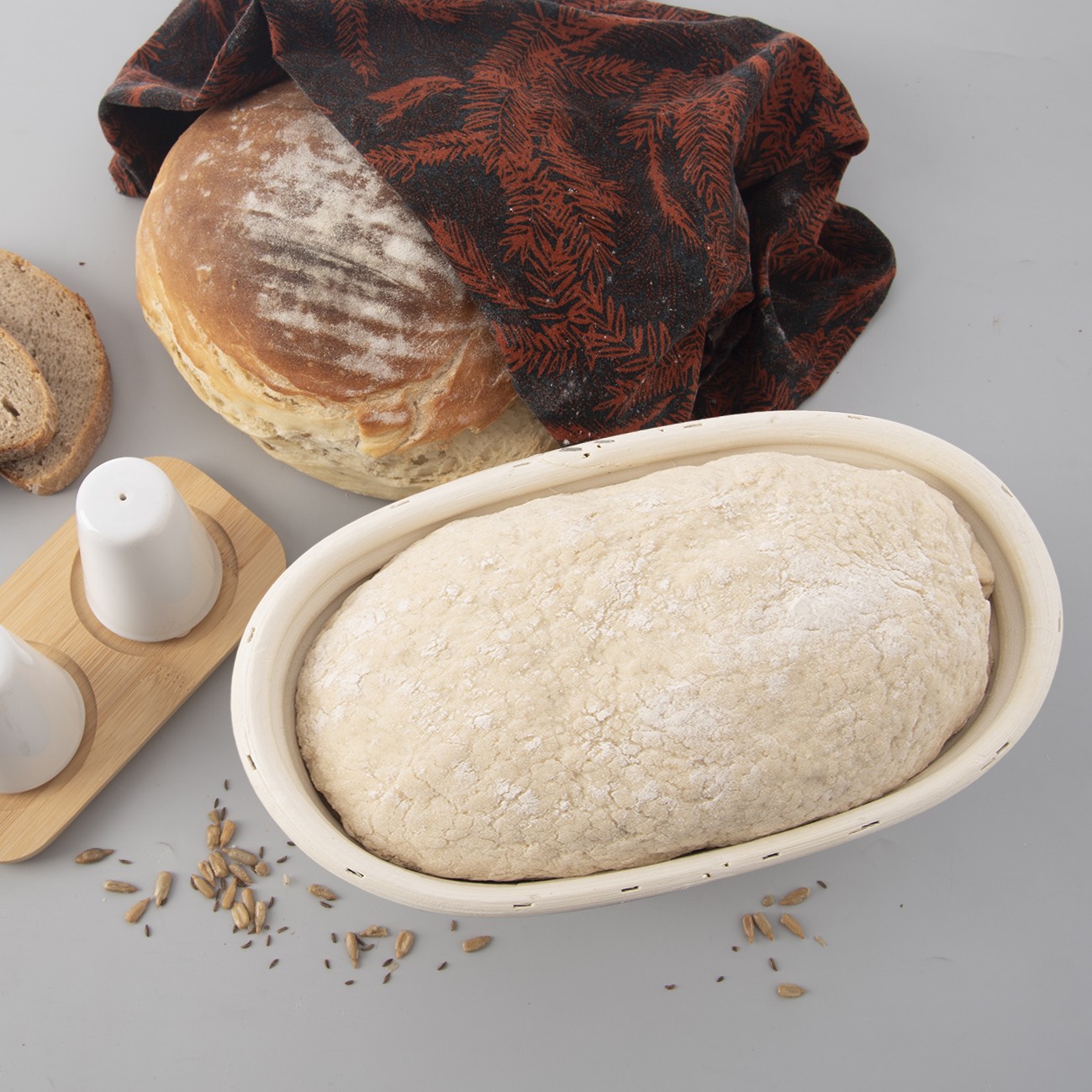Grani Alimentari Oude bakstenen mal met prachtig beslag en vilten poten Grani Alimentari Oude bakstenen mal met prachtig beslag en vilten poten