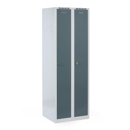 Plechová šatníková skrinka S8 na sokli, 2-dverová, 1800 x 600 x 500 mm, otočný zámok, tmavo sivé dvere