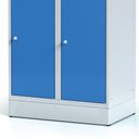 Šatní skříňka S6 s úložnými boxy na soklu, 4 boxy, 1920 x 800 x 500 mm, otočný zámek, tmavě šedé dveře