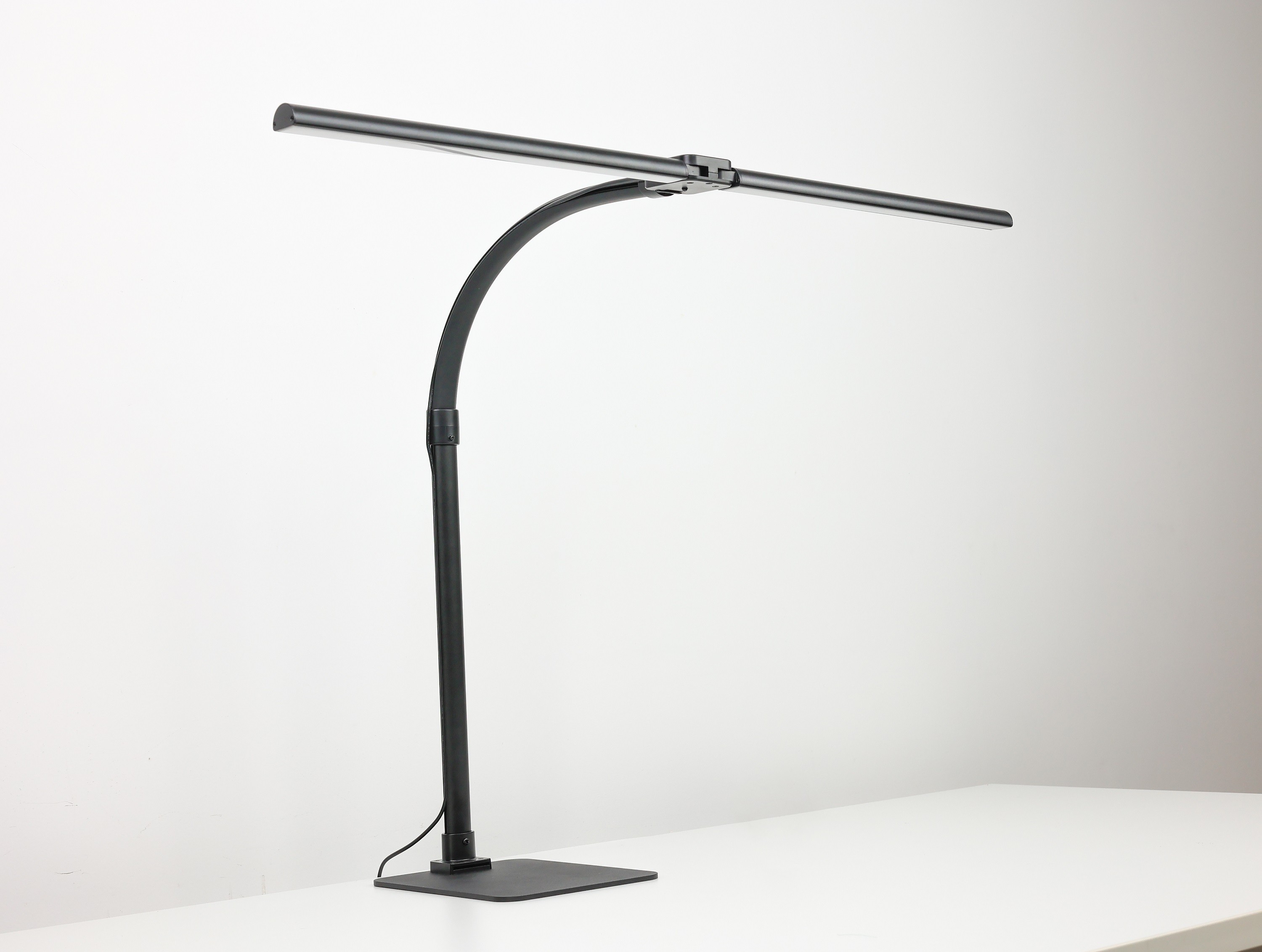 Fotografia produktu: Stolná LED lampa ALVARO, základňa, diaľkový ovládač
