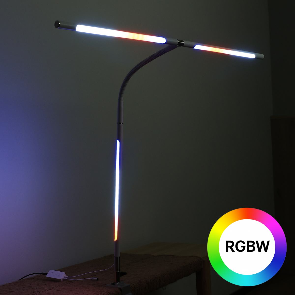Fotografia produktu: Stolná LED lampa NOX s RGBW efektmi, svorka, diaľkový ovládač