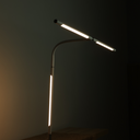 Stolní LED lampa NOX s RGBW efekty, svěrka, dálkový ovladač