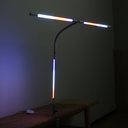 Stolní LED lampa NOX s RGBW efekty, svěrka, dálkový ovladač