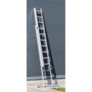 Aluminiowa trzyczęściowa drabina uniwersalna ALVE EUROSTYL przystosowana do używania na schodach, 3x10 szczebli, długość 6,26 m