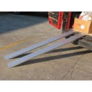 Hliníkové nájezdové rampy, pár, 2500x300 mm, 500 kg