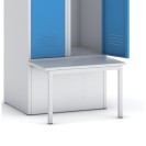 Metallspind mit Sitzbank, blaue Tür, Zylinderschloss