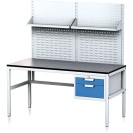 Nastaviteľný dielenský stôl MECHANIC II s perfopanelom a policami, 2 zásuvkový box na náradie, 1600x700x745-985 mm, sivá/modrá