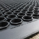 Odolná průmyslová gumová rohož, protiúnavová, 1 spoj kratší strana,  0,9 x 1,5 m, černá