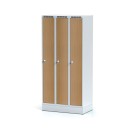 Šatní skříňka na soklu, 3-dveřová, laminované dveře buk, cylindrický zámek