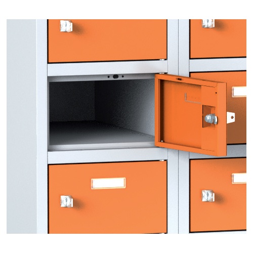 Šatní skříňka na soklu s úložnými boxy, 30 boxů, oranžové dveře, otočný zámek