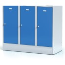 Šatní skříňka na soklu s úložnými boxy, 6 boxů, modré dveře, otočný zámek