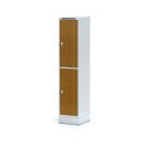 Šatníková skrinka na sokli s úložnými boxami, 2 boxy 400 mm, laminované dvere čerešňa, cylindrický zámok