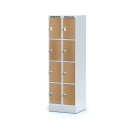 Šatníková skrinka na sokli s úložnými boxami, 8 boxov 300 mm, laminované dvere buk, otočný zámok