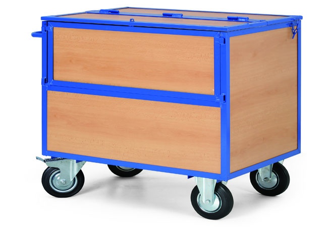 Schrankwagen mit Holzwänden und Deckel