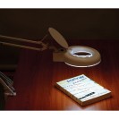 Stolová LED lampa so zväčšovacou lupou na podstavci