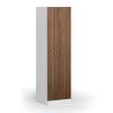 Zúžená kovová šatní skříňka S1, 2 oddíly, 1850 x 500 x 500 mm, otočný zámek, laminované dveře, ořech